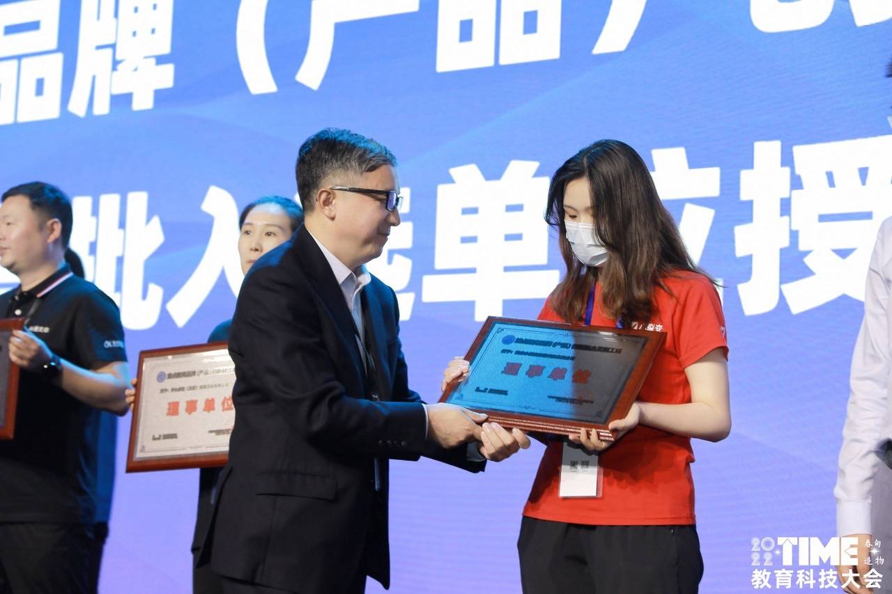 认可加倍！小裂变荣获2022第八届金梧奖“年度私域营销平台”奖！
